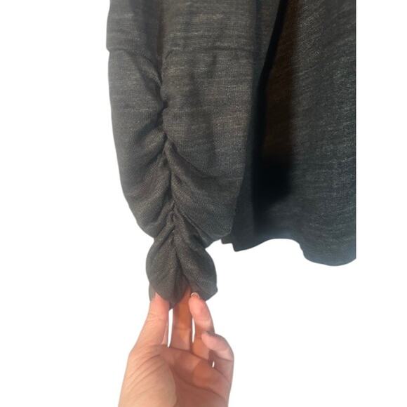 Muk Luks Gray Long Ruched Sleeve Soft Crew Neck Pullover Top Shirt Women Sz P3X - Picture 3 of 9